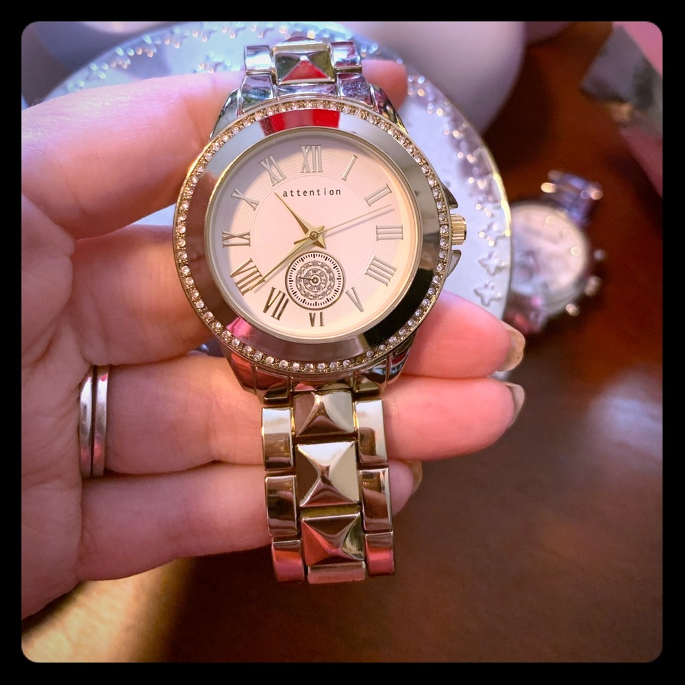 Attention women’s watch
